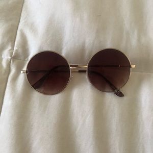 Circle sunglasses 🕶